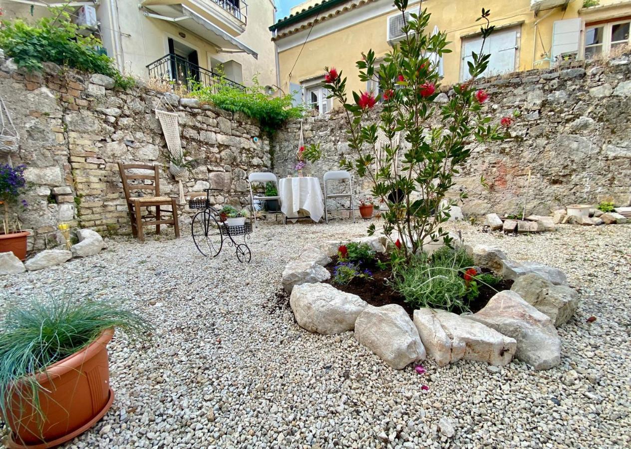 Appartement Luxury Family House With Backyard à Mantouki Extérieur photo