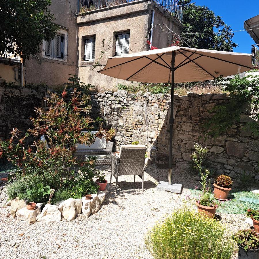 Appartement Luxury Family House With Backyard à Mantouki Extérieur photo