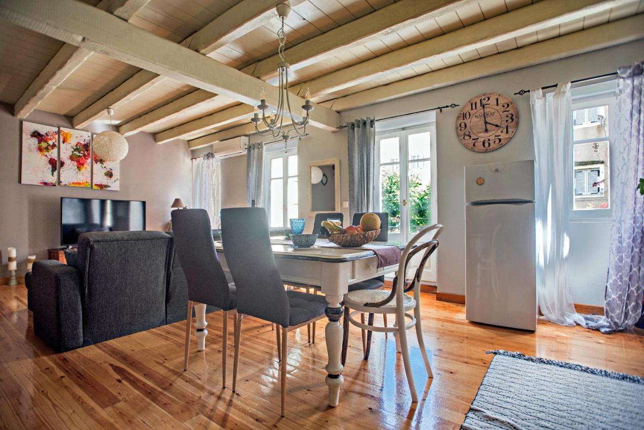 Appartement Luxury Family House With Backyard à Mantouki Extérieur photo